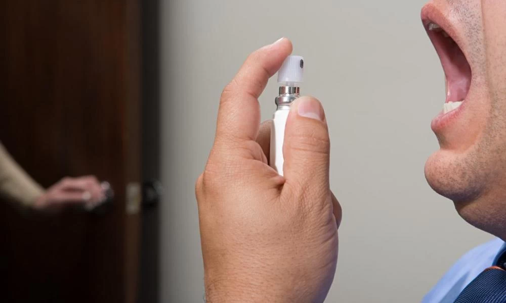 Κακοσμία του στόματος: 4 περίεργοι λόγοι που συμβαίνει